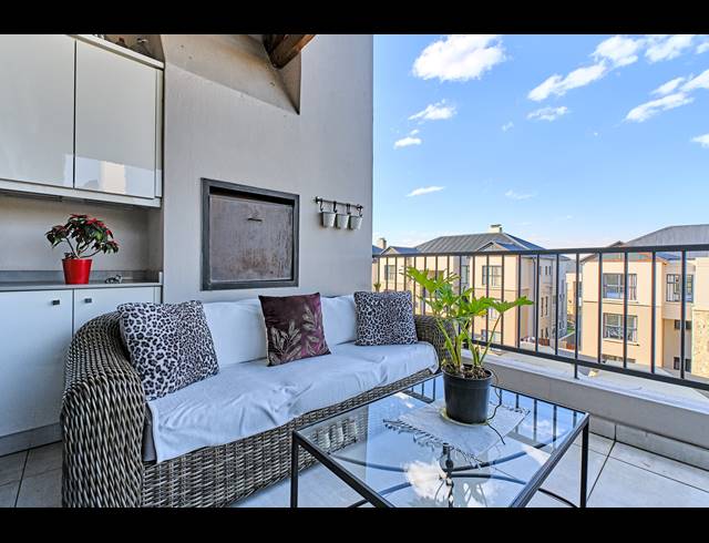 2 BEDROOM APARTMENT FOR SALE IN THE POLOFIELDS